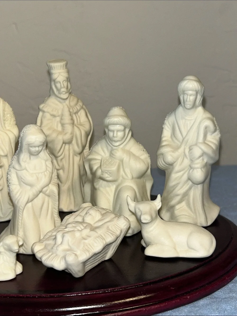 World Bazaars Jade Collection 11-Piece Porcelain Nativity Scene Set Oval Base